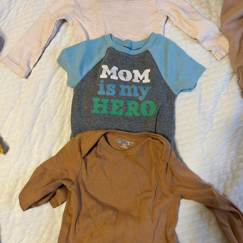 Set of 3 baby onesies